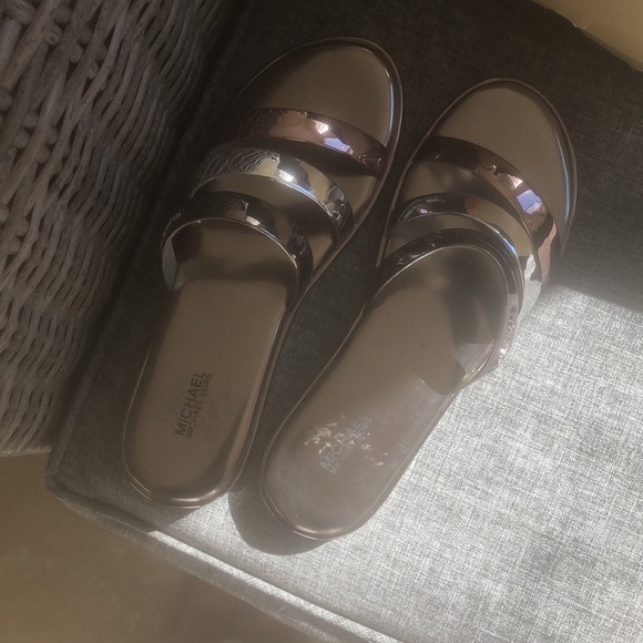 NWT Michael Kors sandals - Picture 5 of 12
